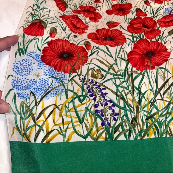 Gucci Silk Floral Print Large Scarf - Picture 11 of 12